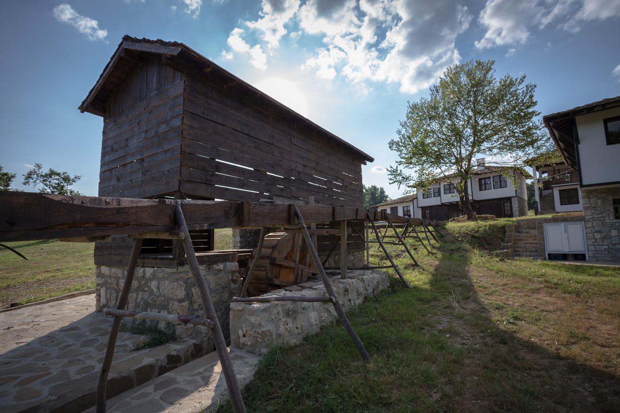 Ethnocomplex Krivini Hotel Buitenkant foto