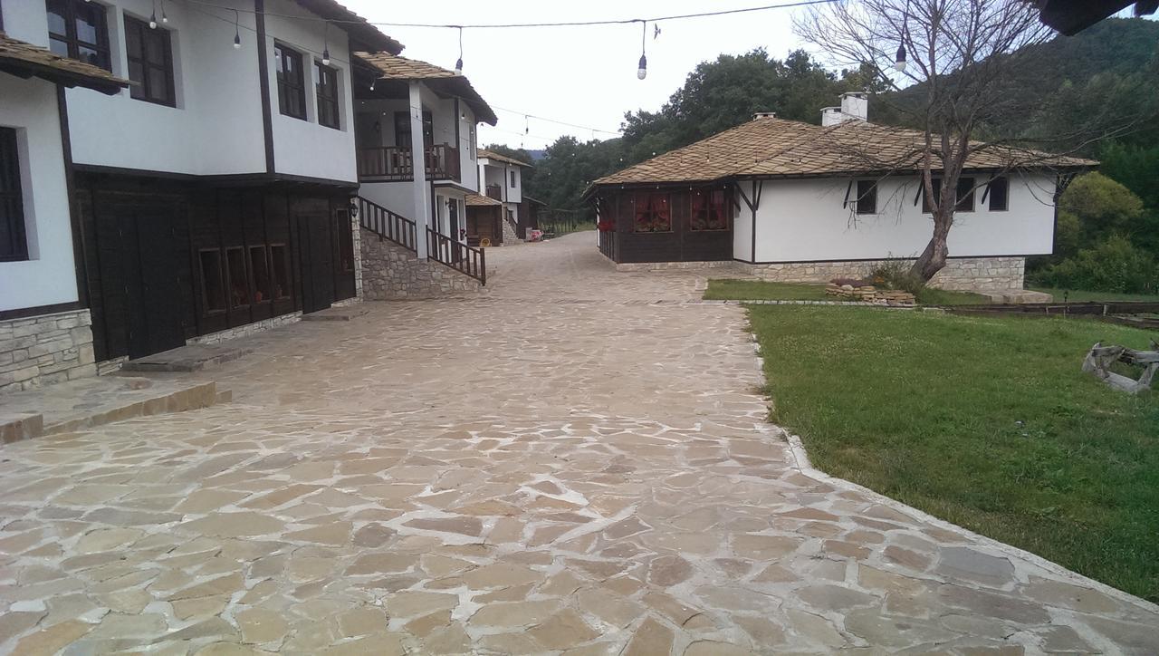 Ethnocomplex Krivini Hotel Buitenkant foto